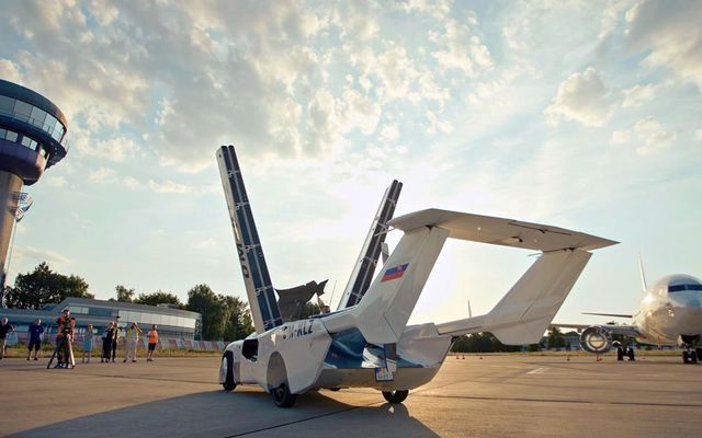 За първи път в историята летяща кола получи разрешение да лети
