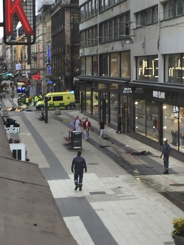 Ужасът в Стокхолм (СНИМКИ)