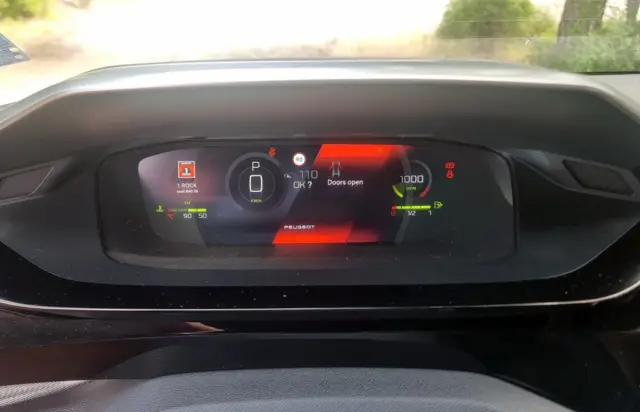 Тествахме новото Peugeot 408. Дизайнът привлича погледи, но достатъчно ли е това и какви са цените у нас?