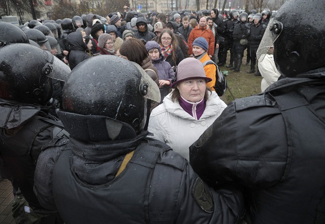 Протести срещу Путин в Русия (СНИМКИ)