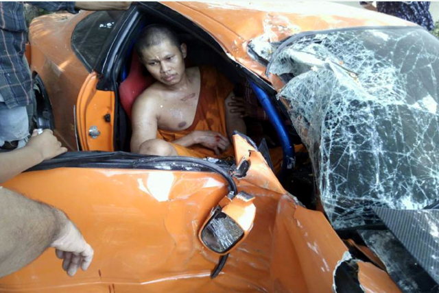 Будистки монах помля спортен Nissan