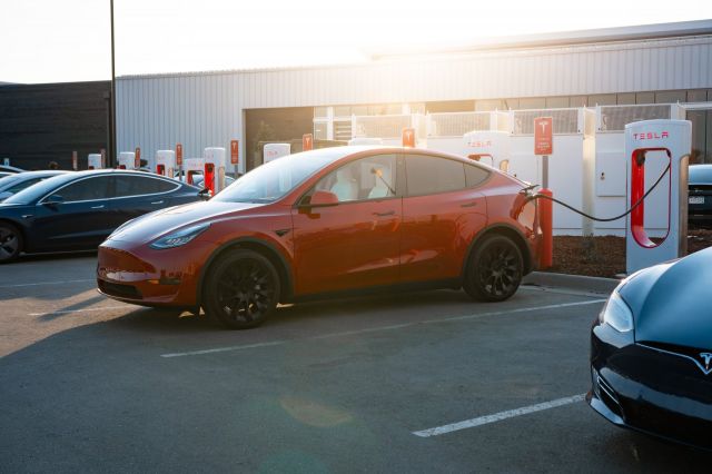 Новият ъпдейт на Tesla взима под внимание вятъра при изчисляване на пробега