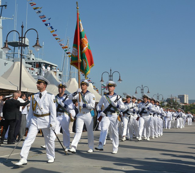 Каракачанов поиска увеличение на заплатите в армията