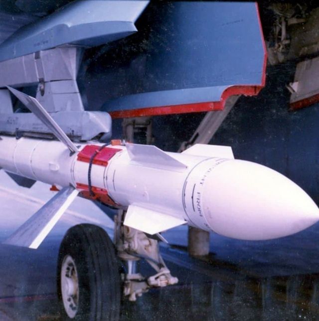 Иран въоръжава американските си изтребители със съветски ракети