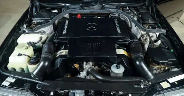 Този Mercedes W124 се продава за сума от над 300 000 лева