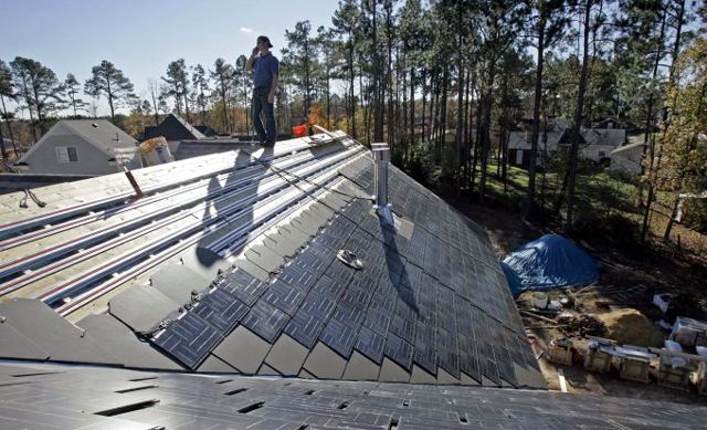 Илон Мъск ще прави слънчеви покриви