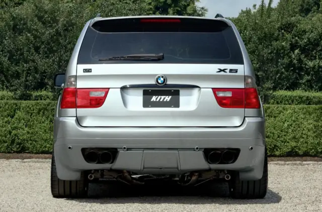 BMW и Kith създадоха единственото X5 с V10 и механична трансмисия