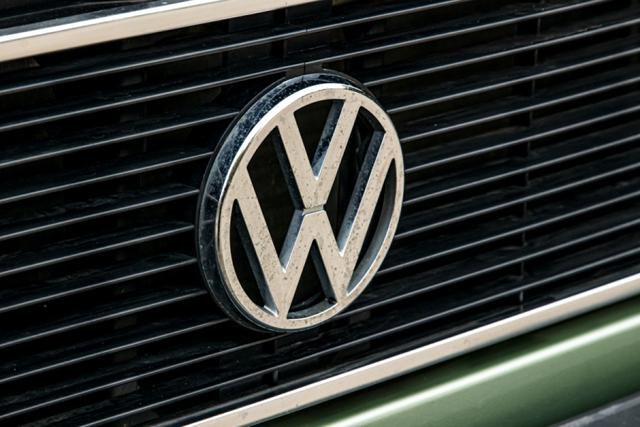  Продава се Golf I на 1200 км 