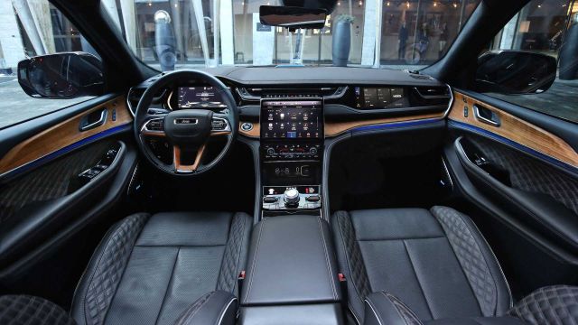 `Най-големият