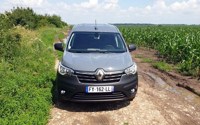 Тествахме новите "баничарки" на Renault (ЧАСТ I - Express Van)