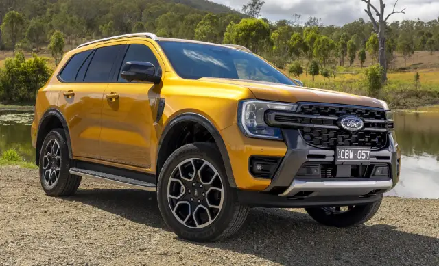 Volkswagen обмисля конкурент на Land Cruiser на базата на Amarok