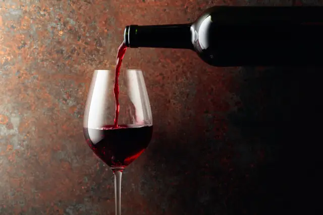 Днес е денят на аленото вино! Празник на класата и богатия вкус