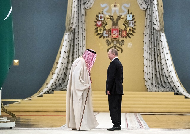 Путин и крал Салман: Търсим политически решения за Сирия и Ирак (СНИМКИ)