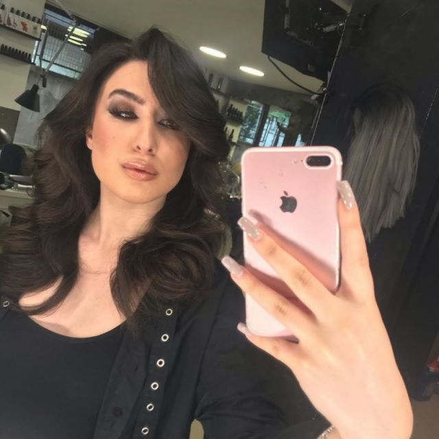 Щерката на Юксел Кадриев замязя на фолк певица | ФАКТИ.БГ Щерката на Юксел Кадриев замязя на фолк певица