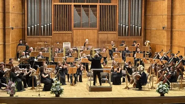  Симфониета Шумен с отличие „ Златна лира “ 