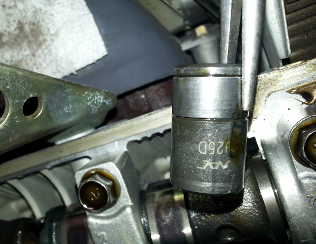 Откриха забравена вложка в мотора на Lancer Evo