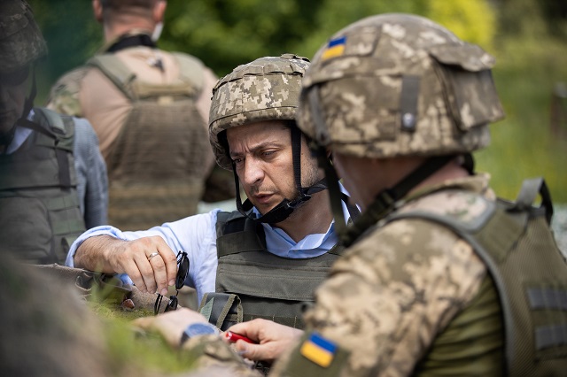 Хиляди украинци бягат от армията