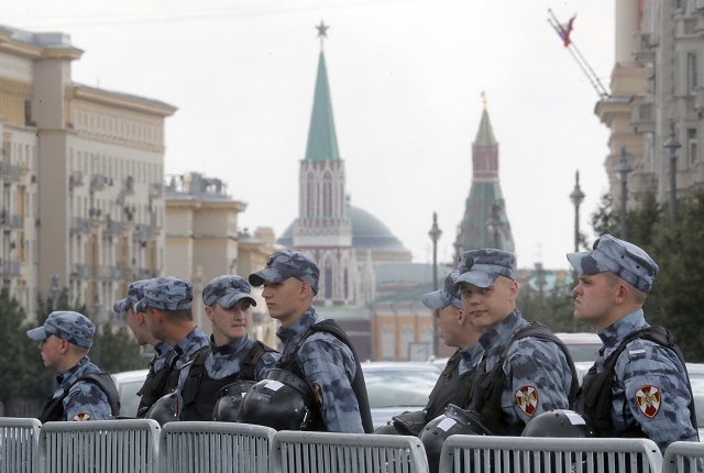 Нов протест срещу Кремъл в сърцето на Москва (ВИДЕО+СНИМКИ)