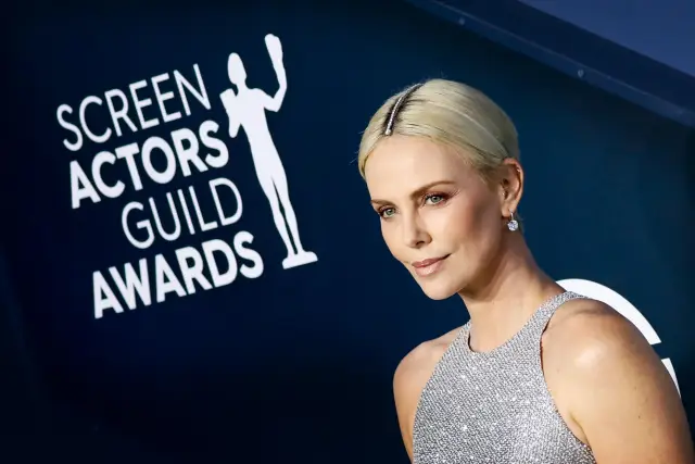 Пластичен хирург обясни на какво се дължи младежкия вид на Чарлийз Терон