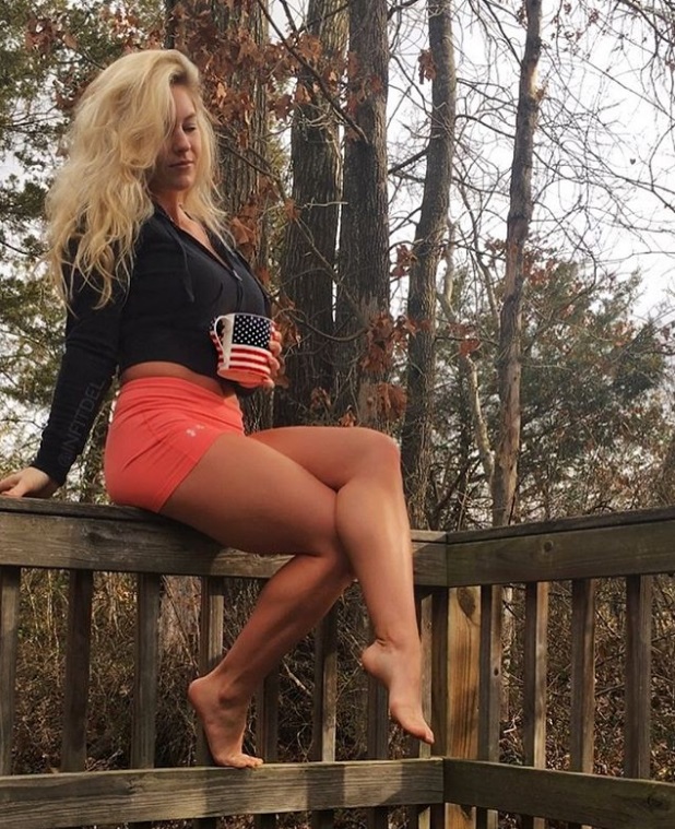 Тя е секси ветеран от ВВС на американската армия и е луд фен на Тръмп (СНИМКИ)