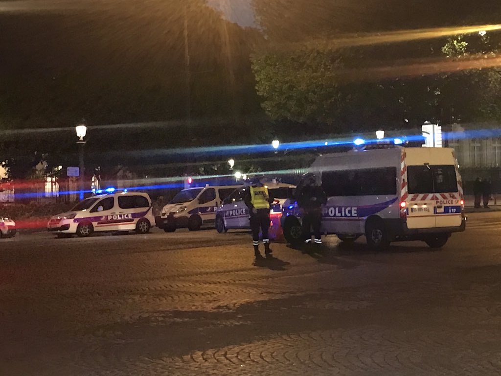 Стрелба в Париж. Един полицай е убит (ВИДЕО+СНИМКИ)