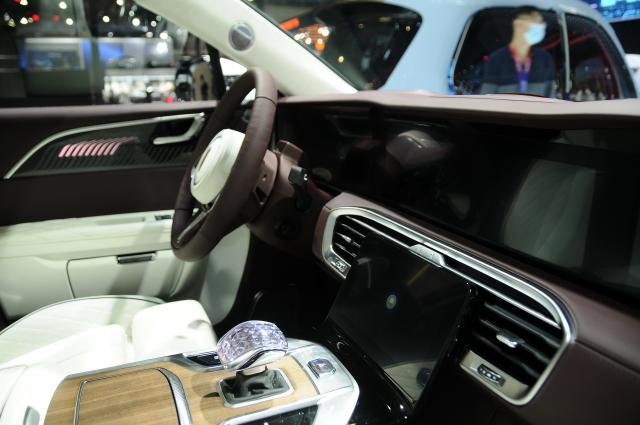Китайците атакуват луксозния сегмент с електрически клонинг на Rolls-Royce Cullinan