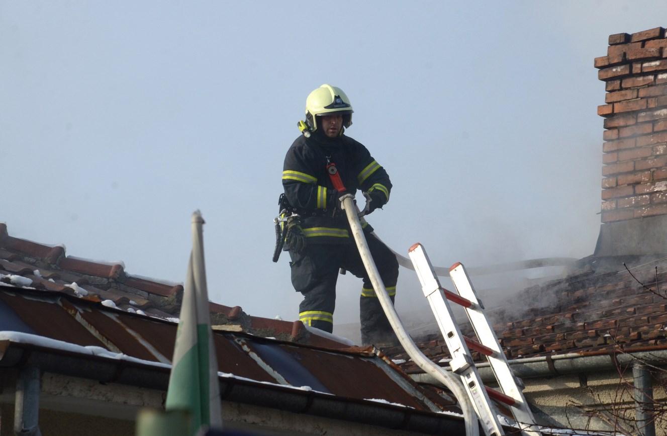 11 деца останаха без дом след пожар