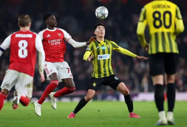 Арсенал сгъна Лийдс и се върна към победите в Премиър лийг