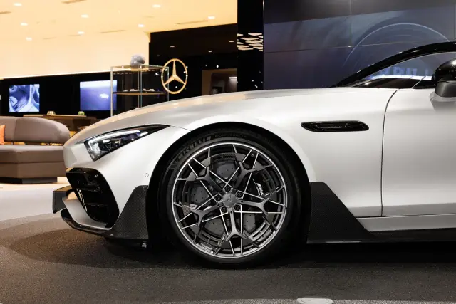 В софийския шоурум на Силвър Стар вече блести Mercedes-AMG PureSpeed