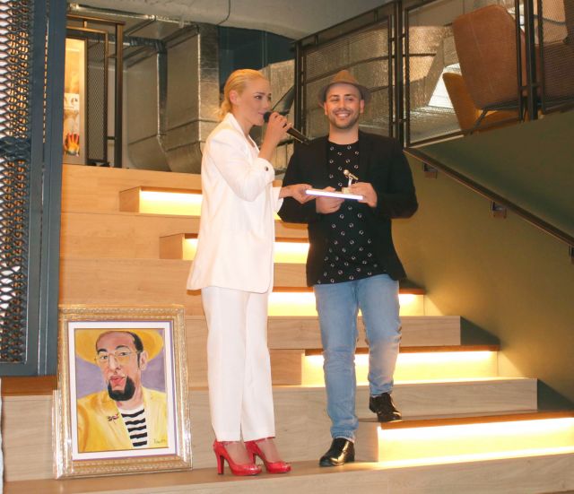 Вижте къде и по какъв начин се появи фолк звездата Гергана | ФАКТИ.БГ Вижте къде и по какъв начин се появи фолк звездата Гергана