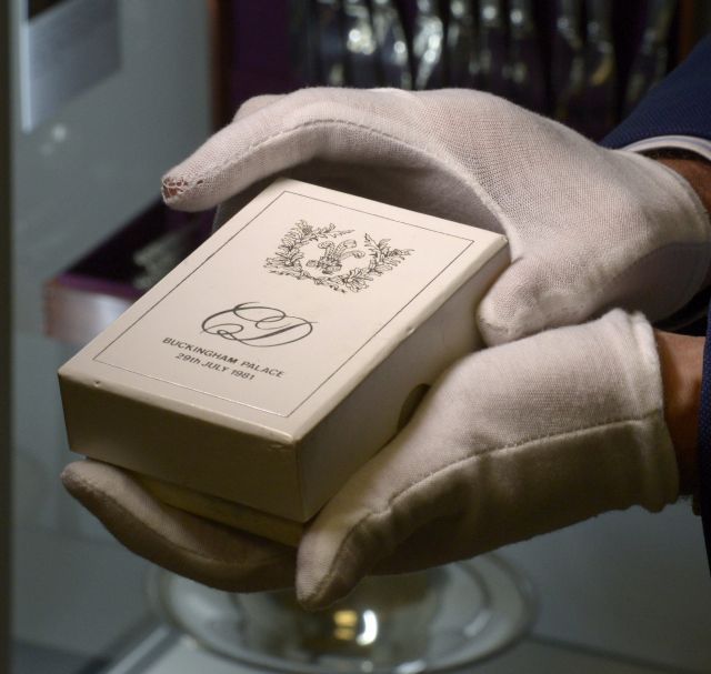  Продават на търг парче от сватбената торта на Даяна и Чарлз (СНИМКИ) 