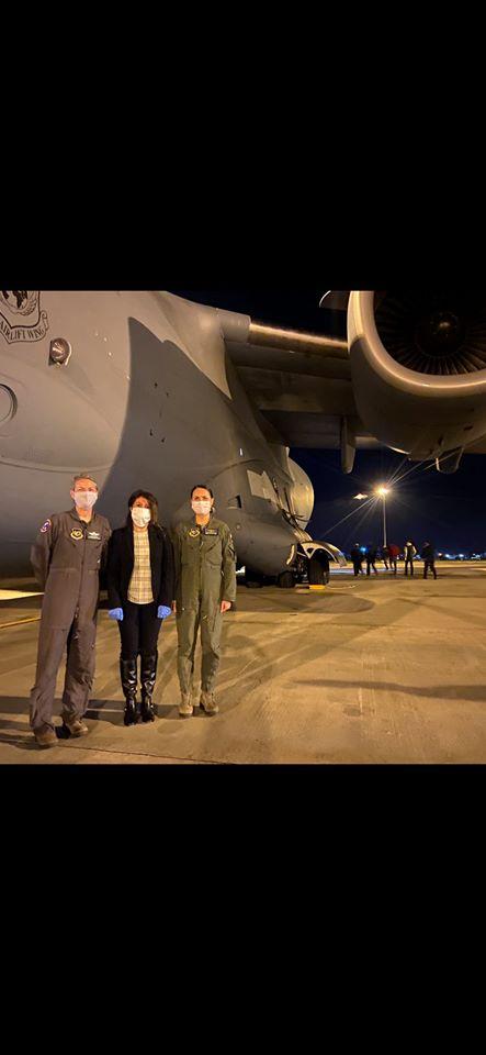 Посолството на САЩ: Тези пилоти доставиха медицинските консумативи в София