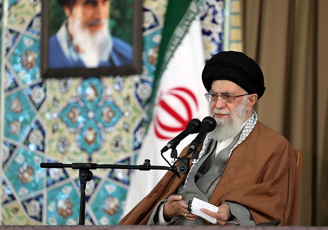 Техеран: Няма да се огънем пред САЩ