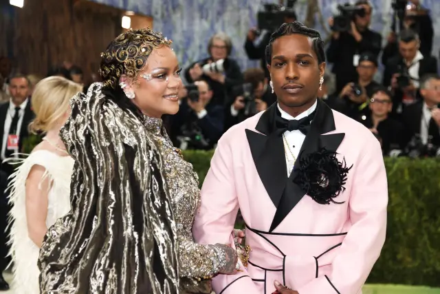 "Модата е изкуство": Met Gala 2026 събра погледите с блясък, голота и екстравагантни костюми (СНИМКИ)