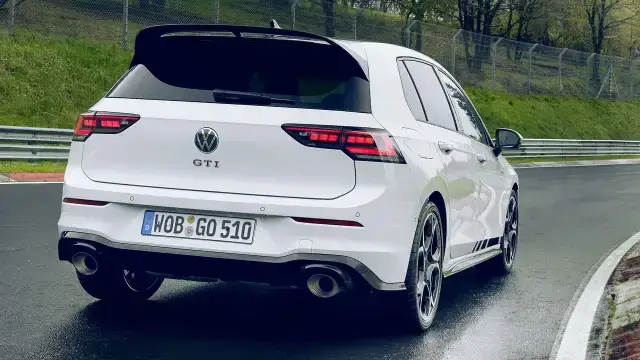 Промяна в проекта: Golf GTI остава с ДВГ, дружно с наточените R модели