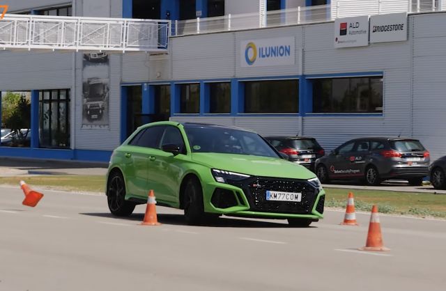 Audi RS3 се пробва на „лосовия тест“ (ВИДЕО)