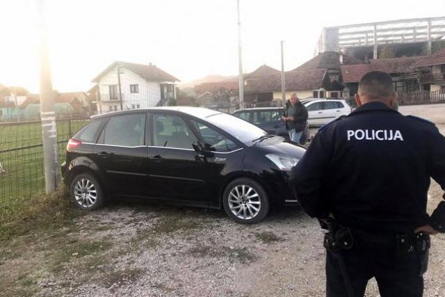  Екшън на селски мач, надраскаха колата на арбитър 