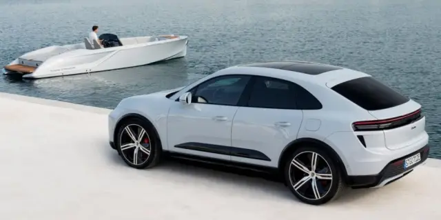 Porsche showed the speedboat 850 Phantom 