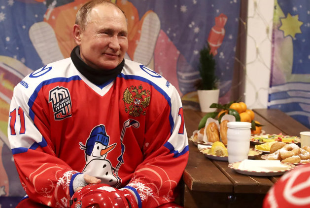 Путин игра хокей на Червения площад (ВИДЕО)
