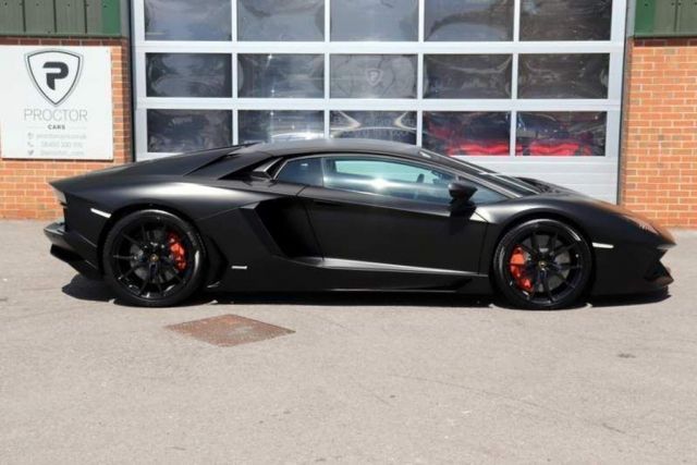 Серхио Агуеро продава личния си Aventador