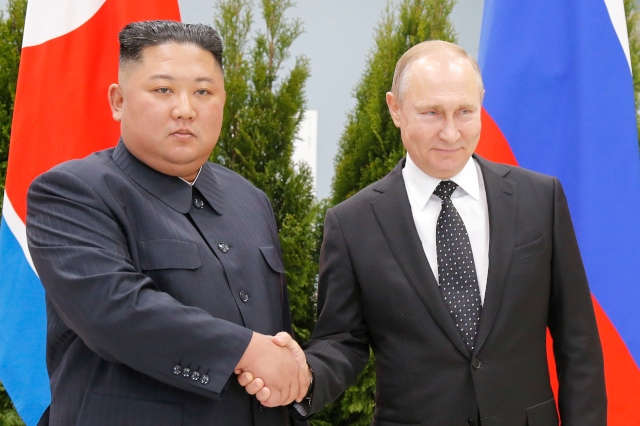 Исторически момент: Путин се срещна с Ким Чен-ун
