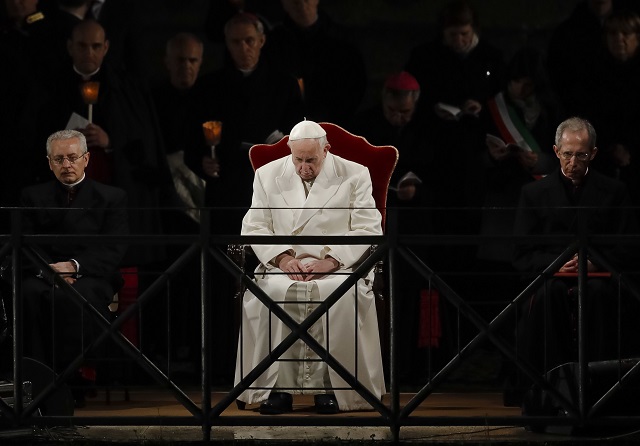 Папата: Много хора трябва да се срамуват (СНИМКИ)