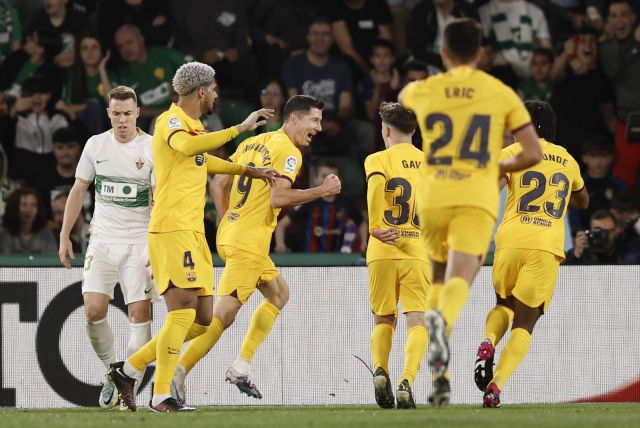 Барселона размаза Елче и продължава да крачи към титлата в Ла Лига