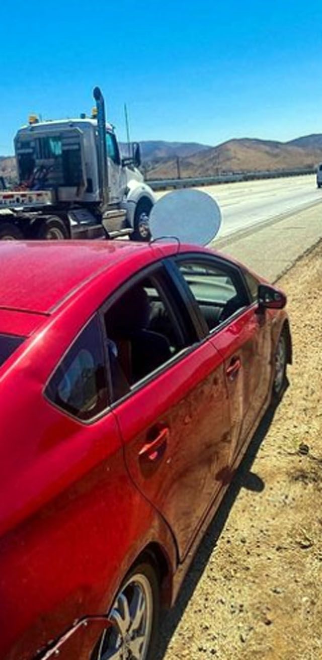 Глобиха шофьор на Toyota, инсталирал сателитна антена на колата си
