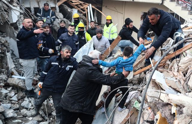 Броят на загиналите при земетресенията в Турция и Сирия е почти 25 000 души  - 6