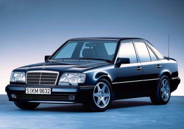  Porsche празнува 30 години от основаването на Mercedes 500E 