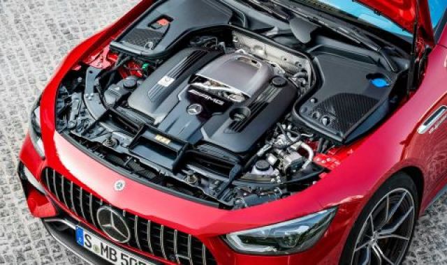 Mercedes ще запази V8 след 2030 година