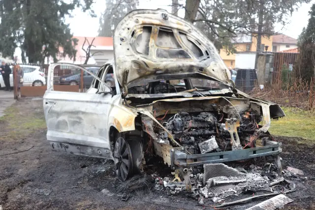 Вижте кадри от умишления палеж на имущество на кмета на Бистрица ВИДЕО + СНИМКИ