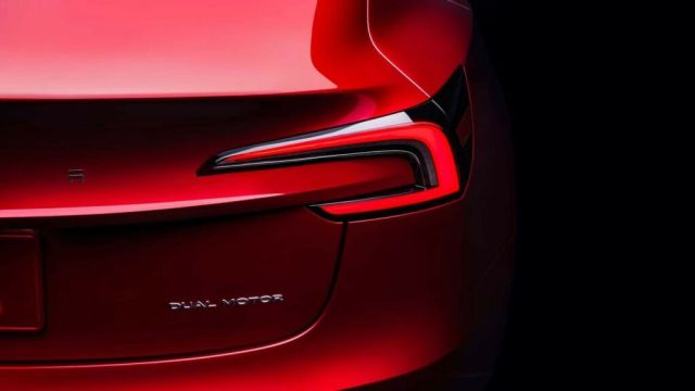 Новата Tesla Model 3 дебютира с по-голям пробег и ново лице