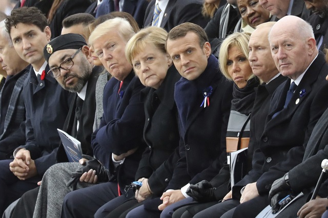 Тръмп и Путин така и не си говориха в Париж (СНИМКИ)